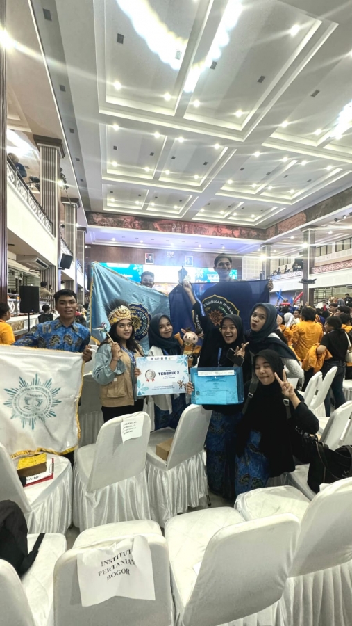 Hebat HUMMAN Juara: Tim PPK Ormawa Humman UNIMUDA Sorong Meraih Medali Perak Kategori Poster di Abdidaya Ormawa 2024